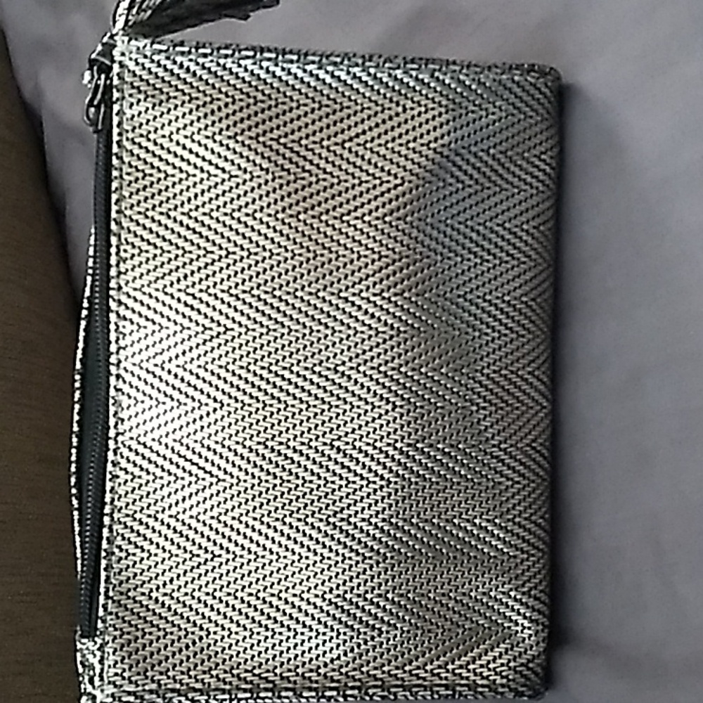 Skin Ceuticals silver makeup bag - Picture 3 of 5
